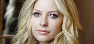 avril lavigne affetta dalla malttia di lyme torna a cantare